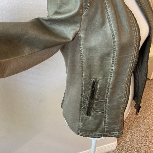 Cool Jacket! - Picture 3 of 10